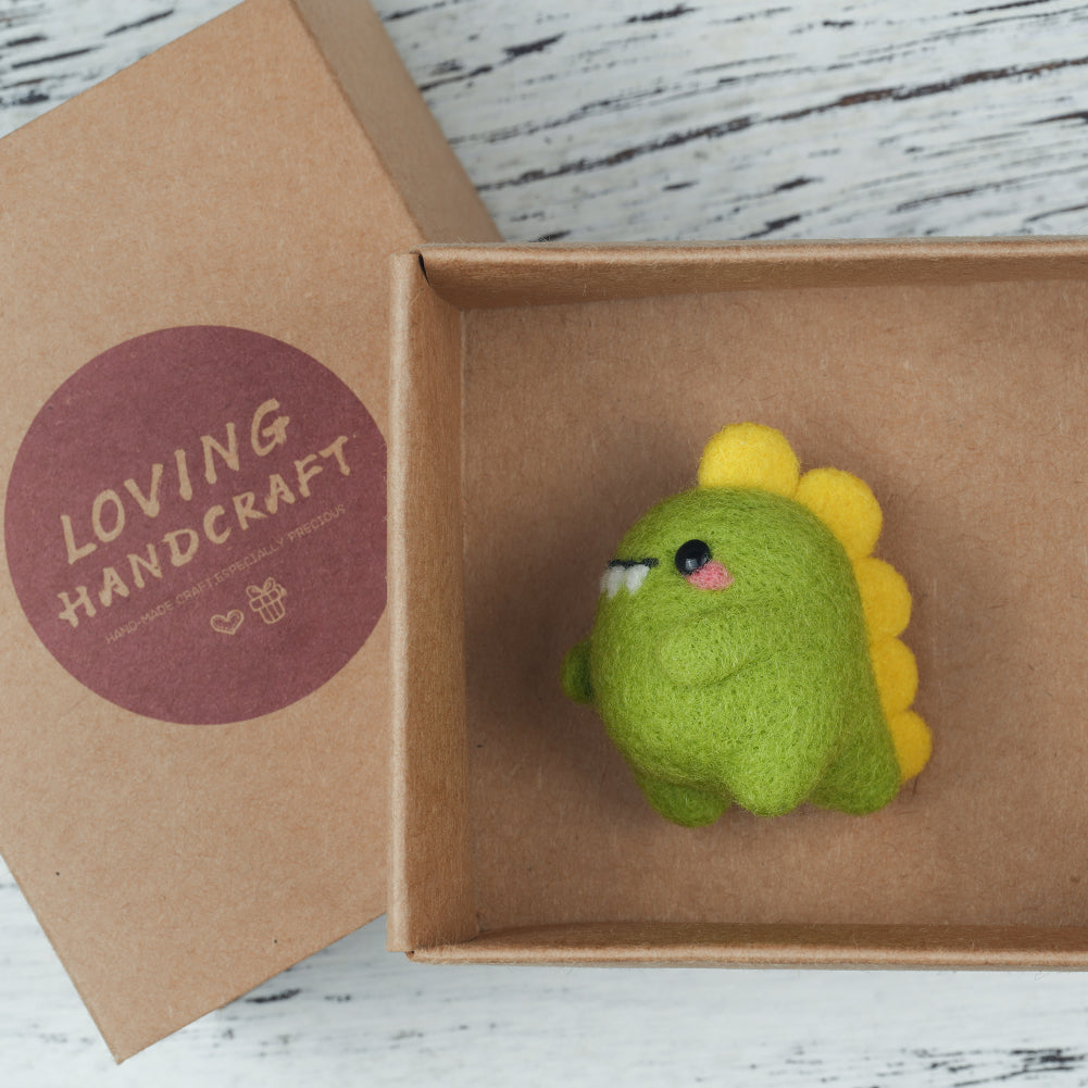 Green Dino Needle Felting Kit. Wizardi DIY Wool Craft Kit F07N8-W144-1