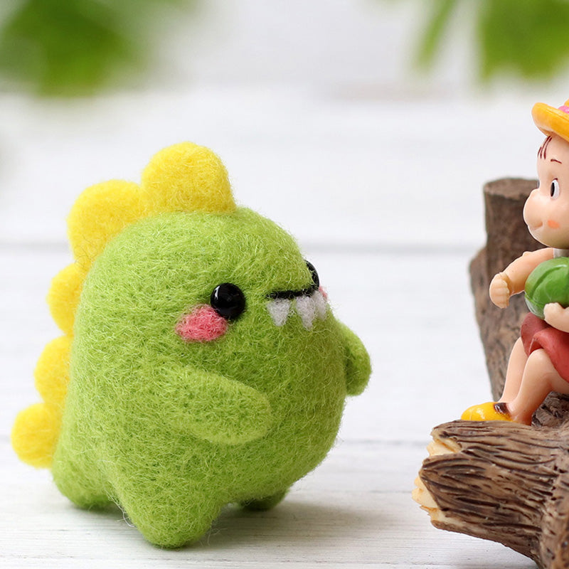 Green Dino Needle Felting Kit. Wizardi DIY Wool Craft Kit F07N8-W144-0