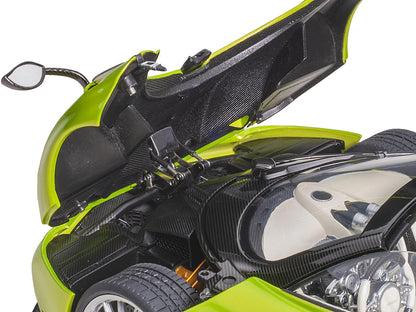 Pagani Huayra Roadster Verde Firenze Green Metallic and Carbon with Luggage Set 1/18 Model Car by Autoart-2